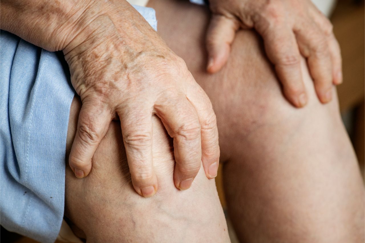 Arthrite et mal des os : différences et approches de gestion